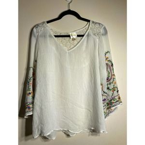 Fig and flower - XL White Embroidered blouse with lace back